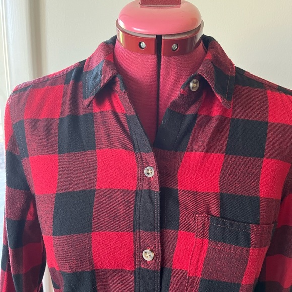 ABERCROMBIE RED and BLACK PLAID SHIRT - Picture 5 of 10